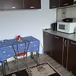 Casuta Galbena Бухарест