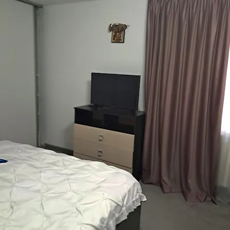 Casuta Galbena Бухарест