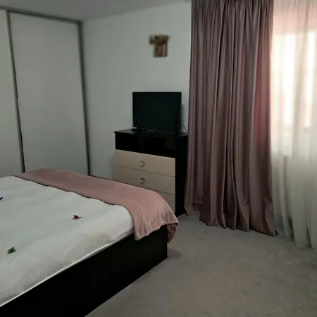 Apartament Căsuța Galbenă *