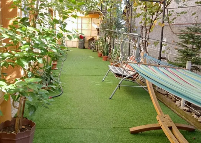 Apartment Casuta Galbena *