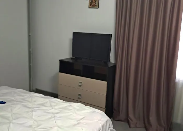 Casuta Galbena Бухарест